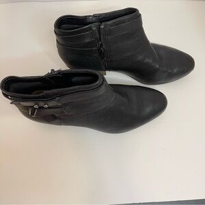 Clarks Collection Womens Black Leather Ankle Bootie Sz 8